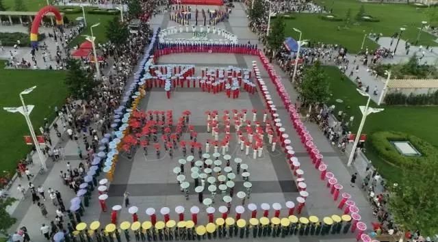 平凉泓源公司党委和兴北路社区绿地广场商圈党建联盟合作举办“讴歌新时代 共圆中国梦”纪念改革开放四十周年大型群众广场文化活动(图7) 平凉泓源公司党委和兴北路社区绿地广场商圈党建联盟合作举办“讴歌新时代 共圆中国梦”纪念改革开放四十周年大型群众广场文化活动(图7)