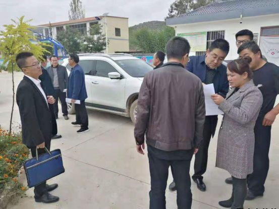 平凉泓源公司开展“践行初心使命,助推脱贫攻坚”主题党日活动(图3) 平凉泓源公司开展“践行初心使命,助推脱贫攻坚”主题党日活动(图3)