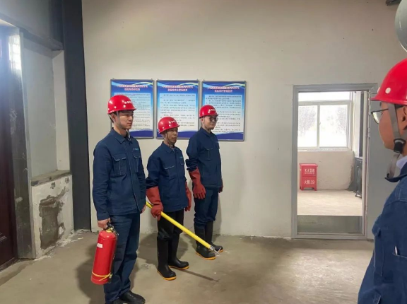 防患未然 未雨绸缪--泓源能源供应公司开展2021年供热突发事件综合应急演练(图2) 防患未然 未雨绸缪--泓源能源供应公司开展2021年供热突发事件综合应急演练(图2)