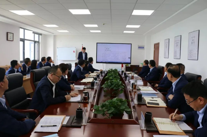 市产投集团召开党委理论中心组集体学习会议(图2) 市产投集团召开党委理论中心组集体学习会议(图2)